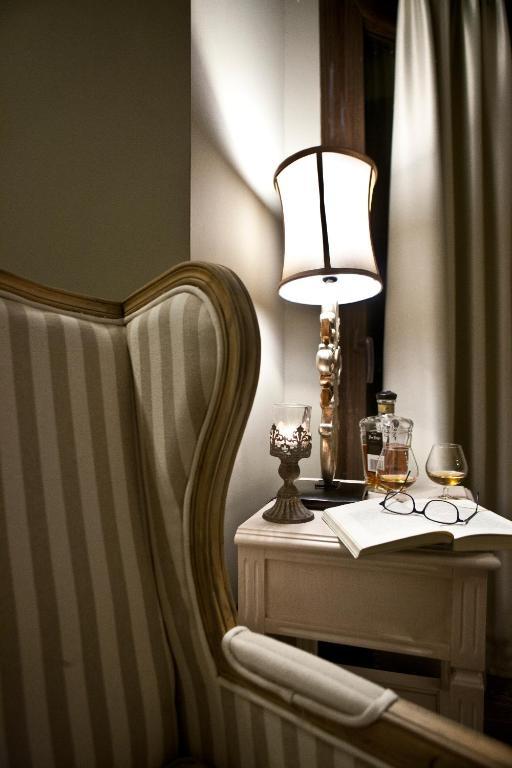 Melies Boutique Hotel Káto Loutrákion Rum bild