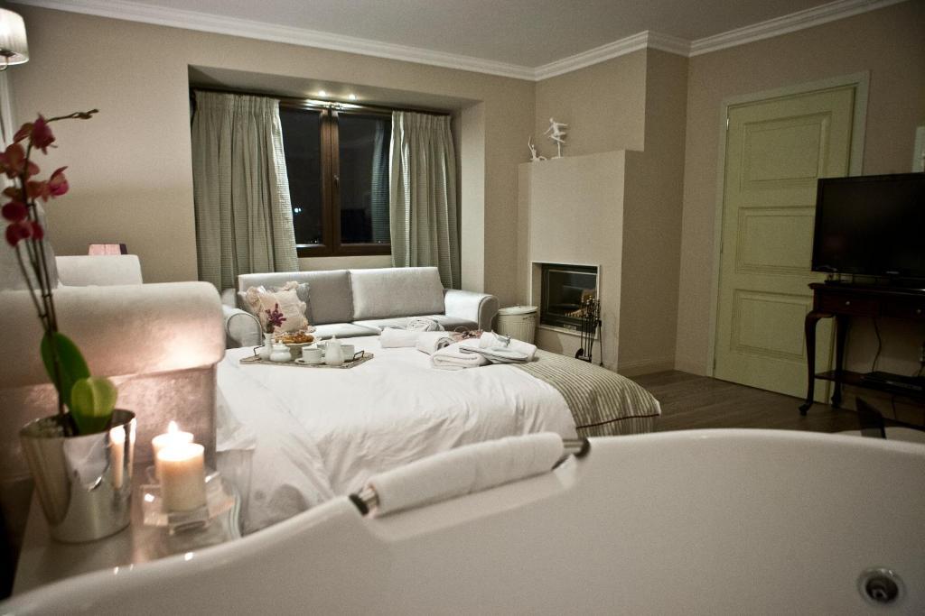 Melies Boutique Hotel Káto Loutrákion Rum bild