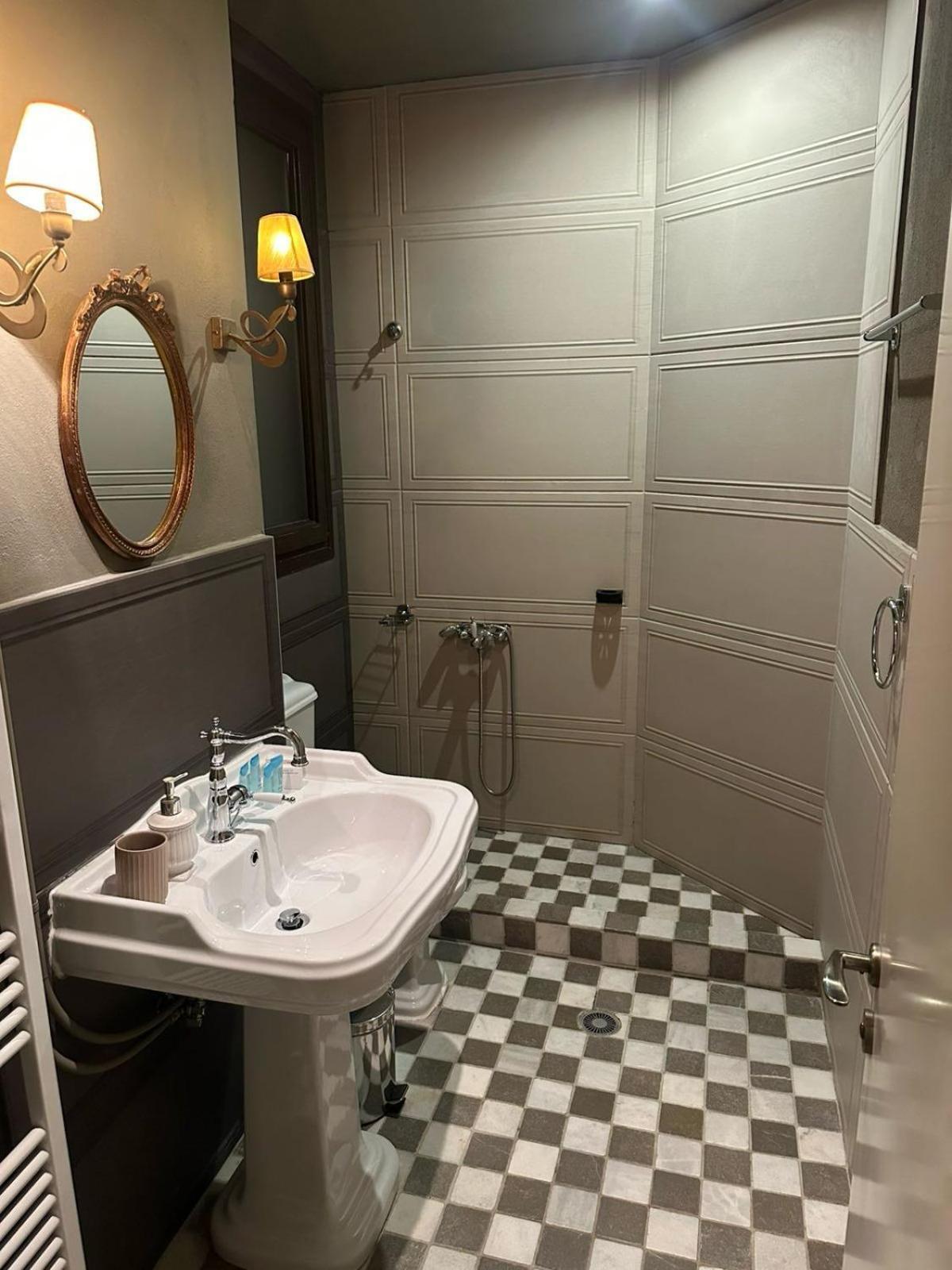 Melies Boutique Hotel Káto Loutrákion Exteriör bild