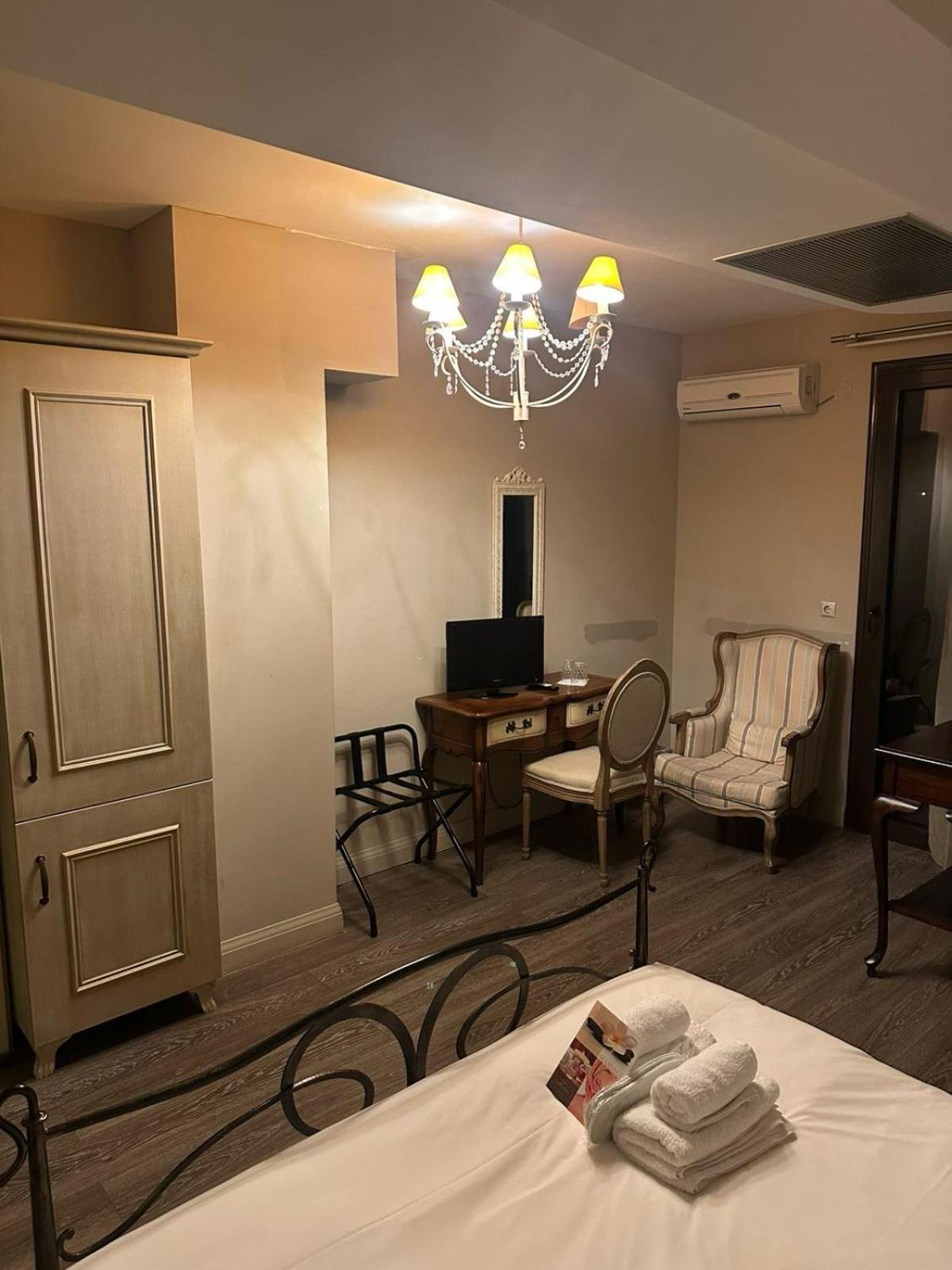 Melies Boutique Hotel Káto Loutrákion Exteriör bild