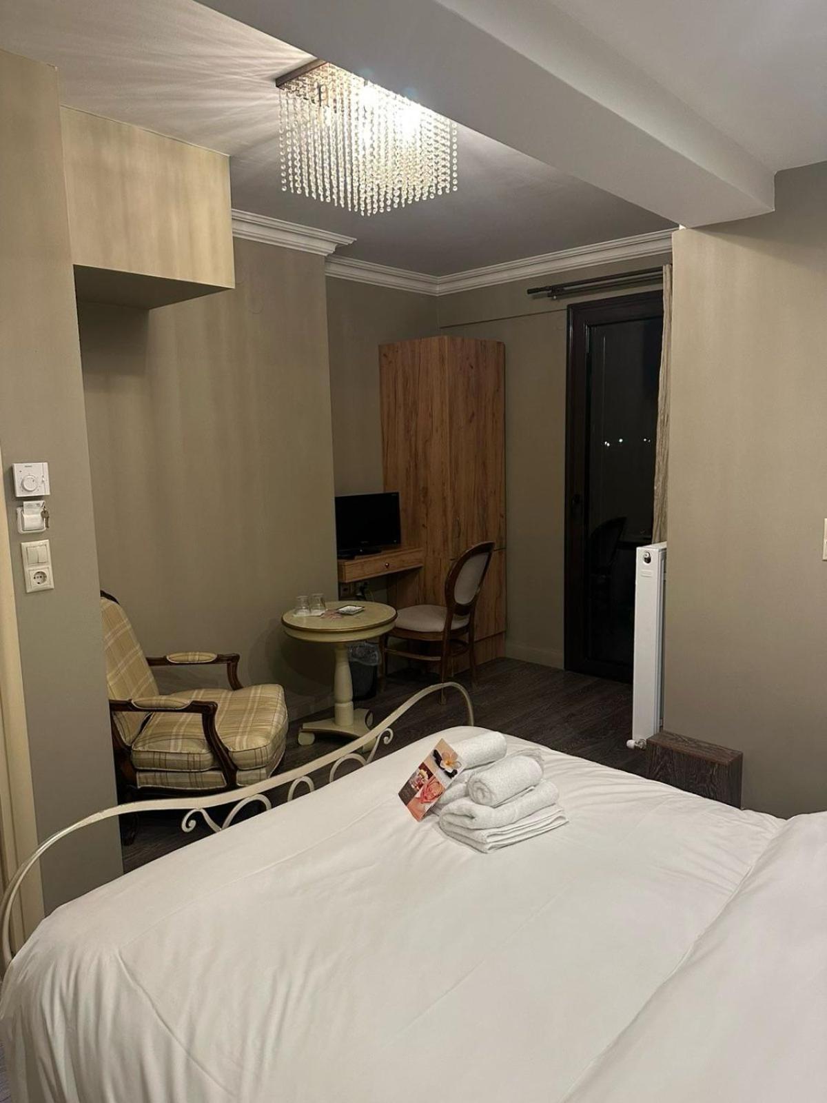 Melies Boutique Hotel Káto Loutrákion Exteriör bild